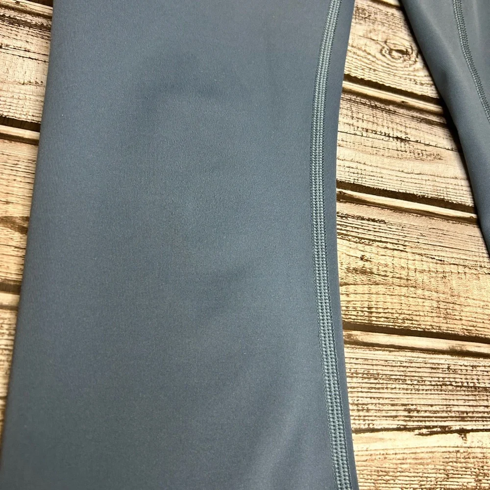 Lululemon Cropped Leggings Size 2 ⭐️